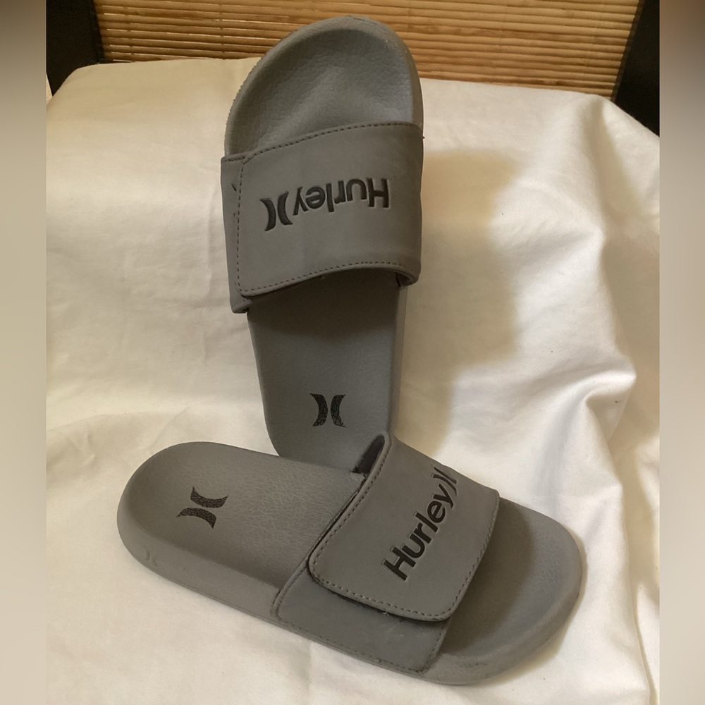 ☀️ HURLEY Kids Slide Sandals Sz 2 gray Velcro slippers pool beach shower